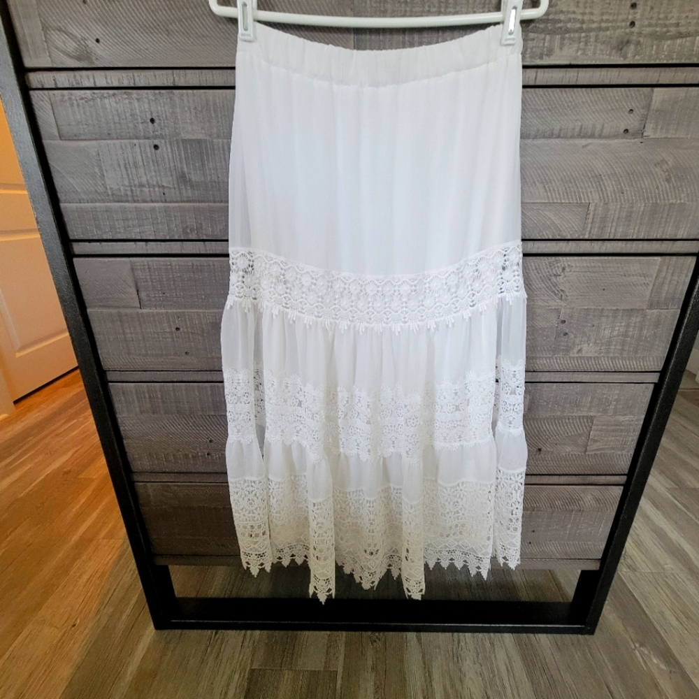 Chico's White Lace Maxy Skirt.28" Wide Acros With Elastic,strech To 36" Lined.